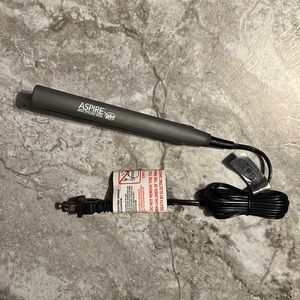 ASPIRE MINI FLAT IRON BY WETBRUSH